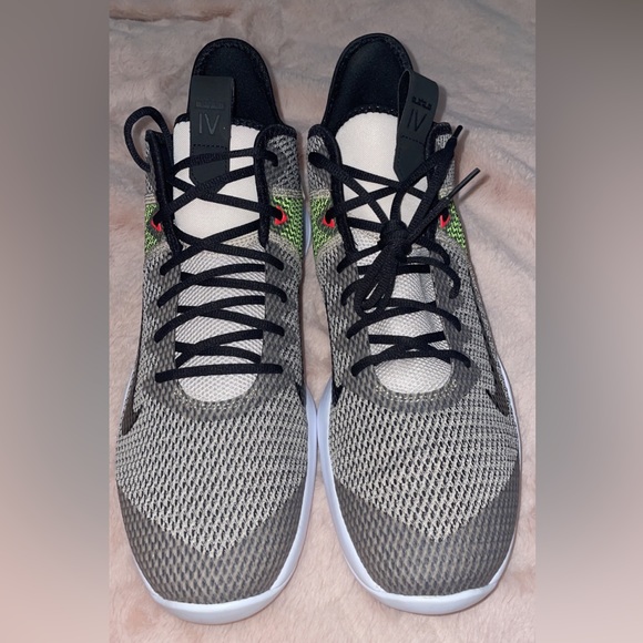 FREE SHIPPING Nike Men's Lebron Witness IV Basketball Shoes Size 14 - Picture 2 of 8